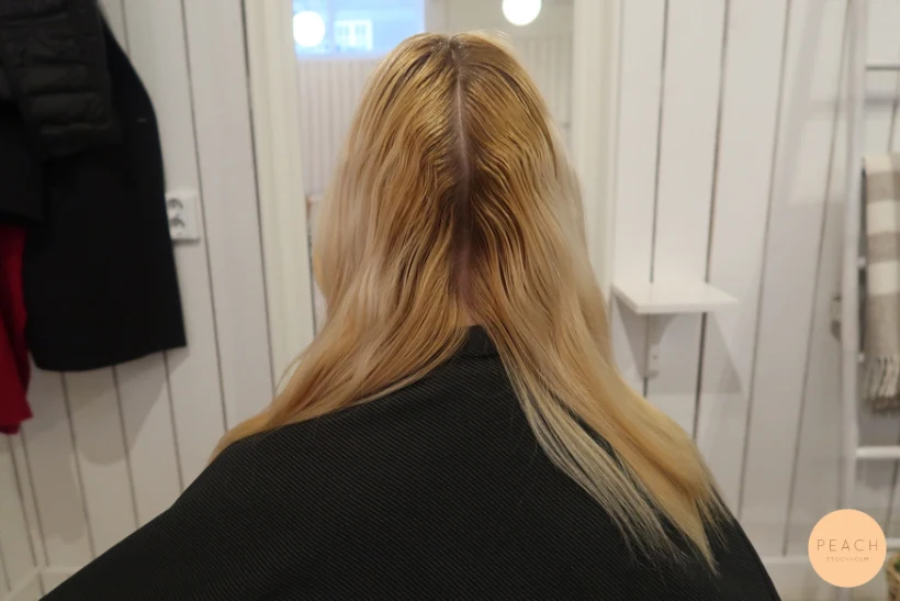 Blont hår med mörka slingor