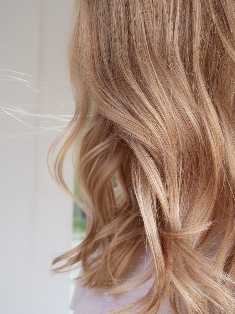Varm blond hårfärg