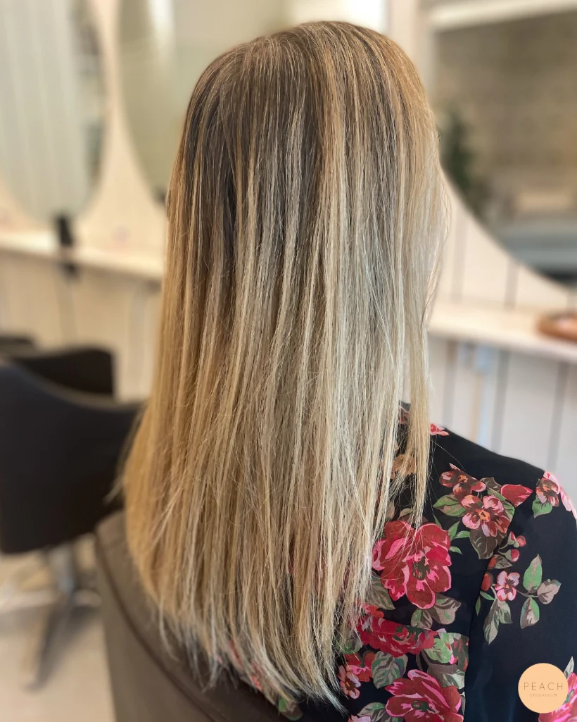 En kall beigeblond hårfärg