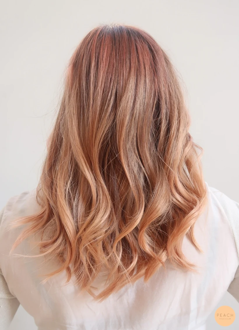 Pastell hårfärg med toner av peach och rosé blond