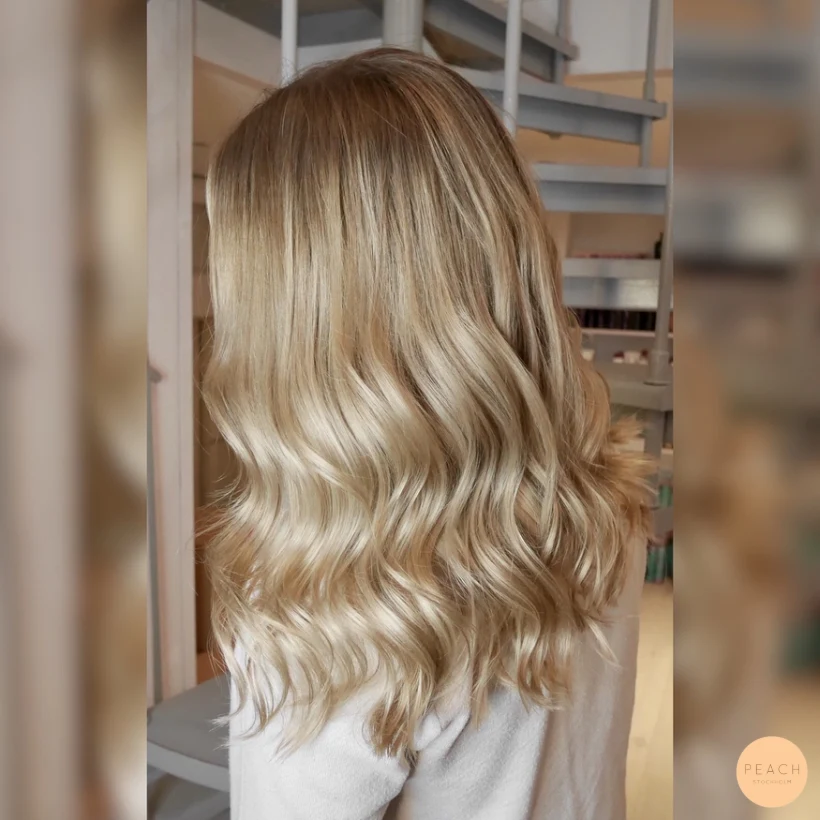 Från ljusblond till mellanblond med skiftningar