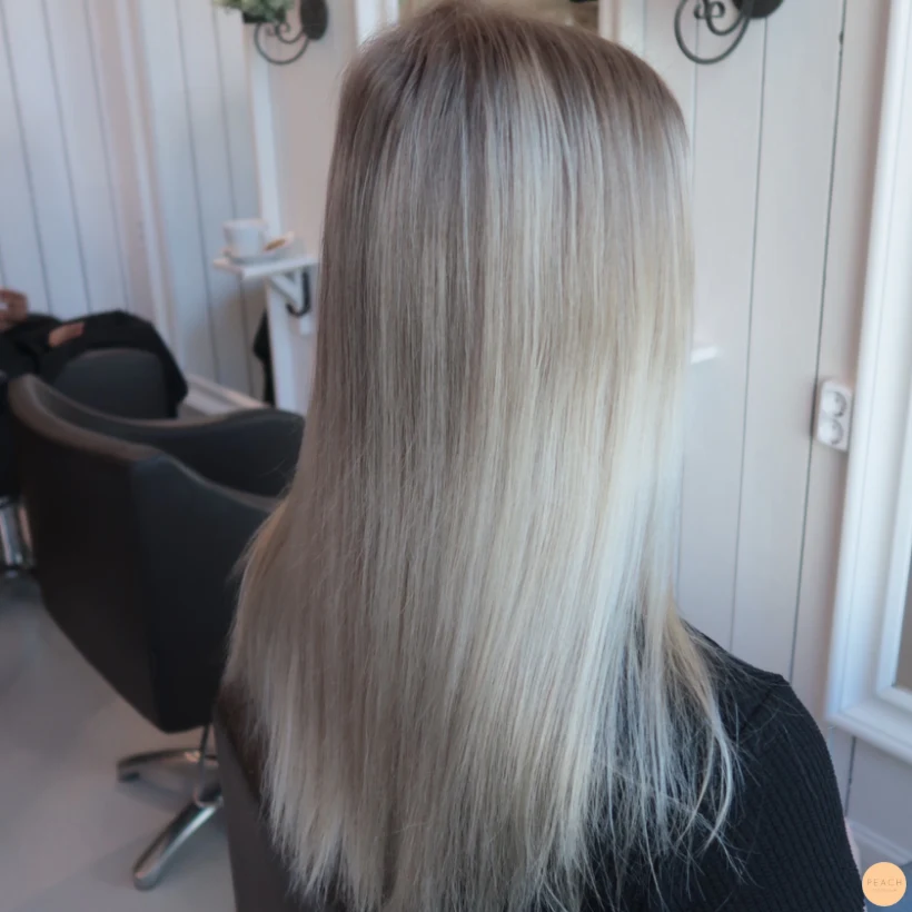 Beige blond balayage