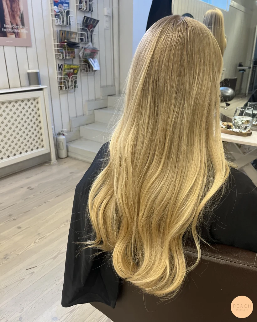Creamy blonde hair med sval nyansering