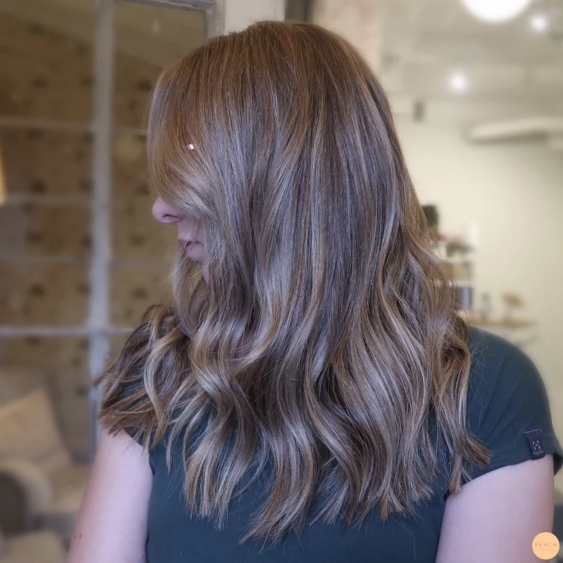 Bronde hårfärg med lowlights