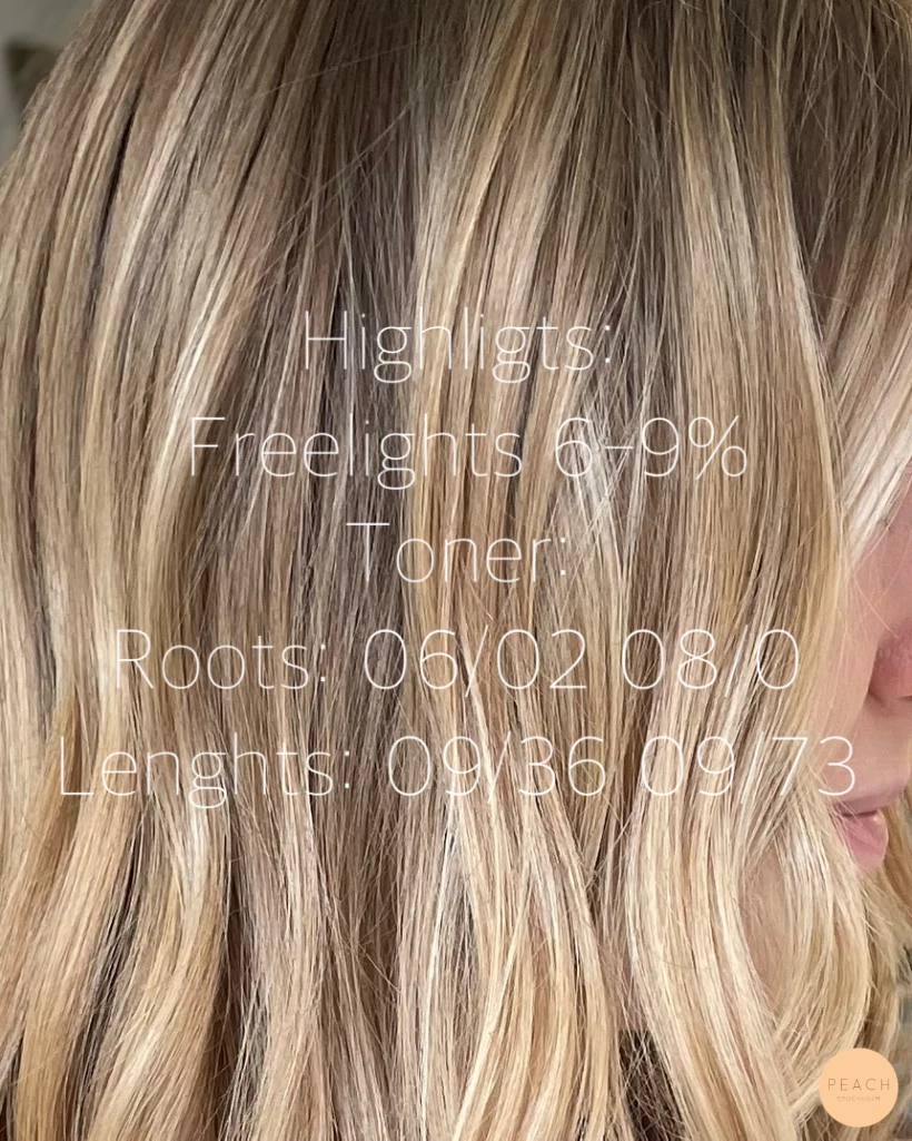 Blond balayage med ljusa slingor och röda toner