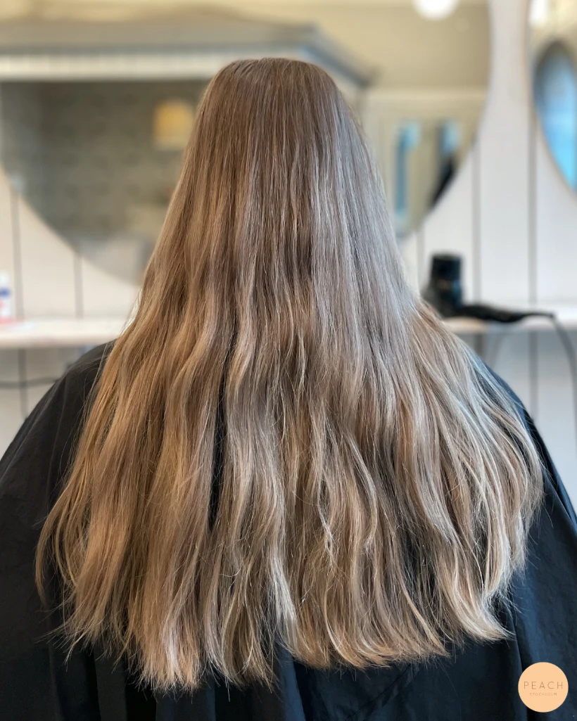 Sand beige hårfärg med bevarad naturlig botten