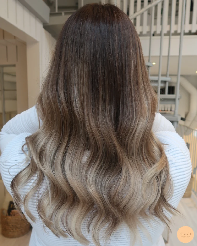 Kall balayage på mörkt hår