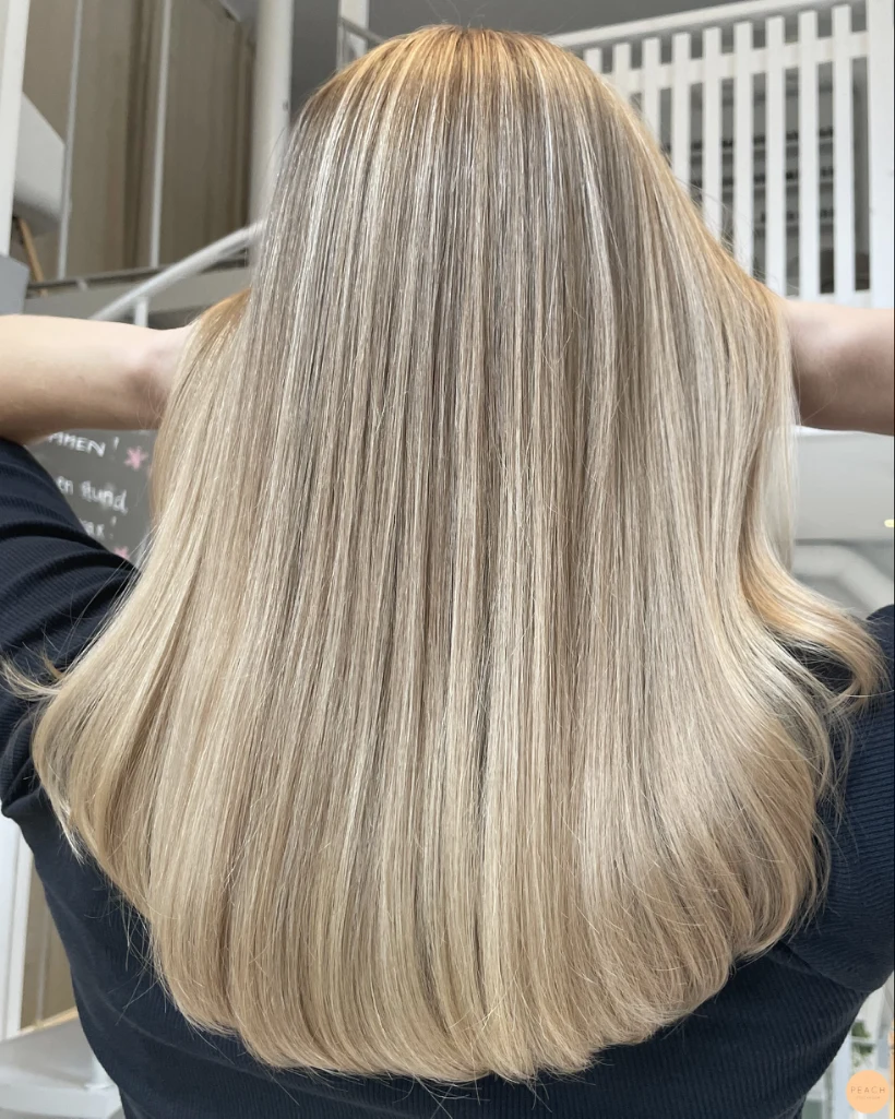 Sval beige blond hårfärg