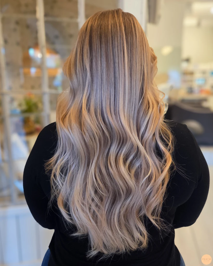 Champagne beige blonde