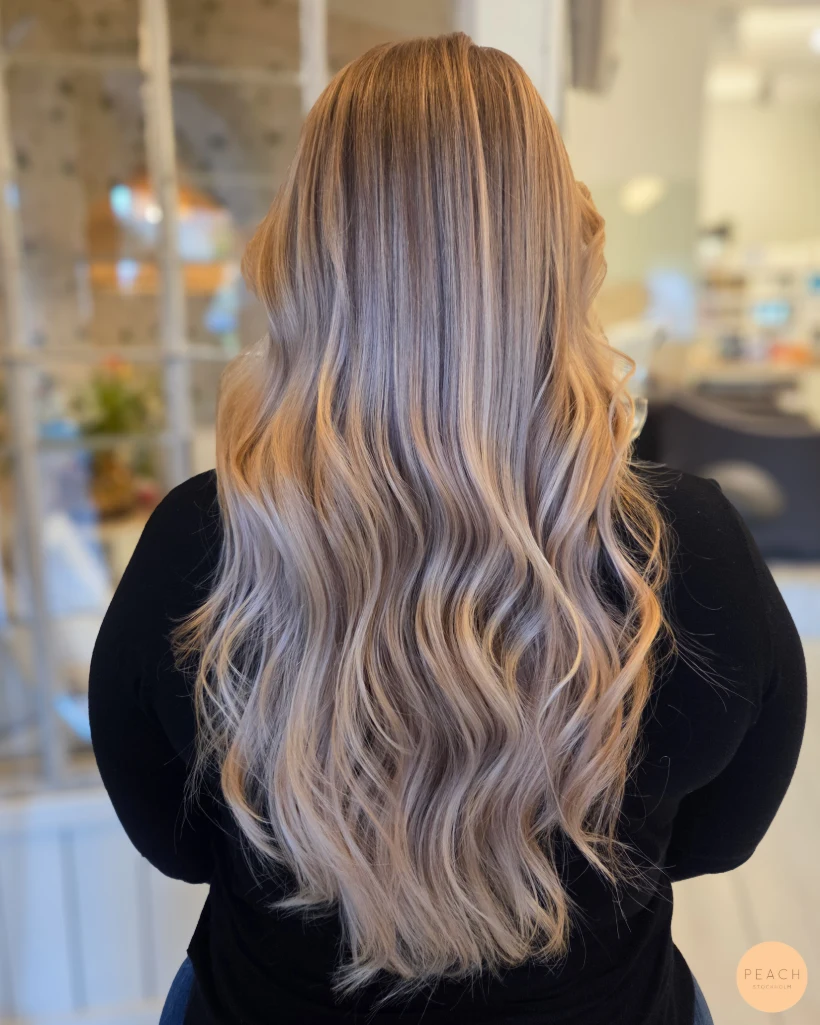 Champagne beige blonde
