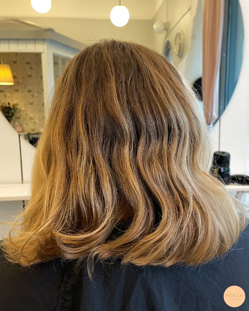 Beige hårfärg med beige toner