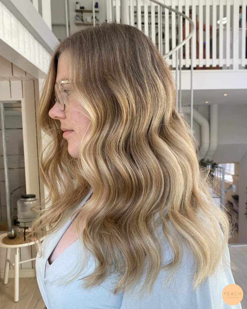 Blonde balayage med krämig ton