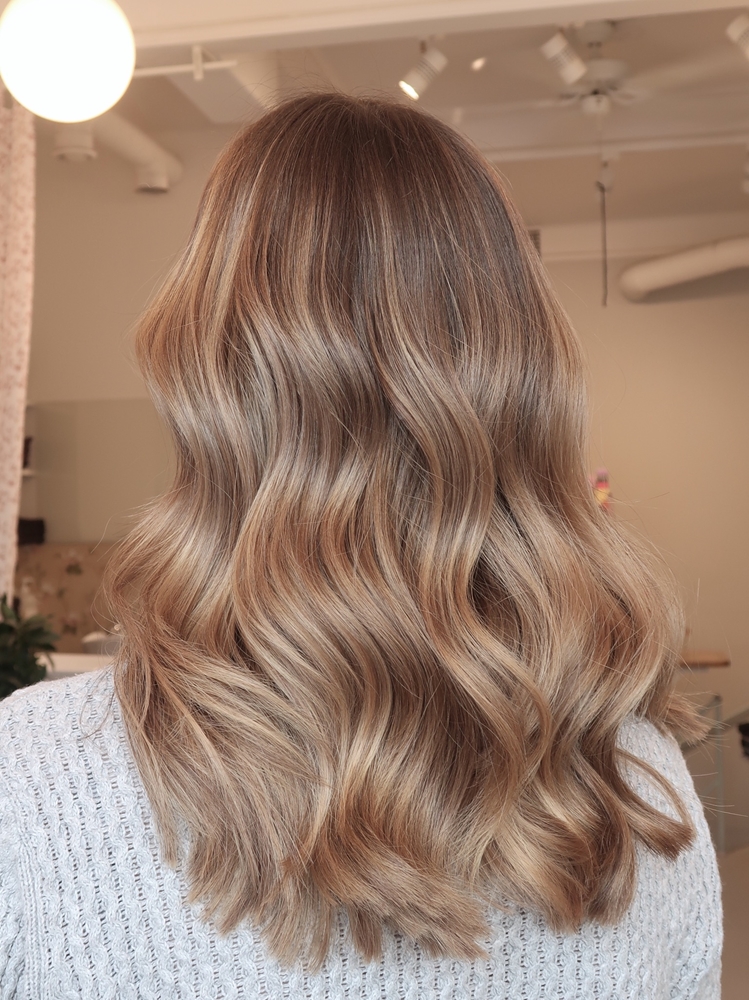 Balayage på mörkt hår