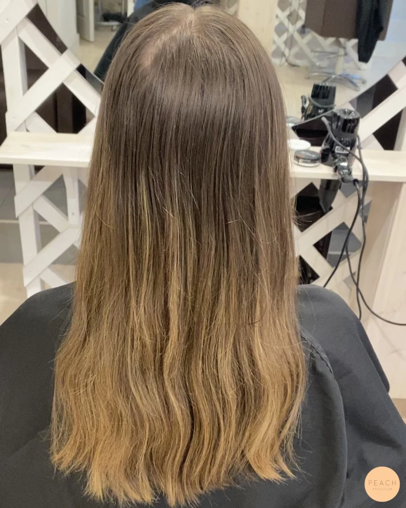 Sand balayage med ljusa slingor