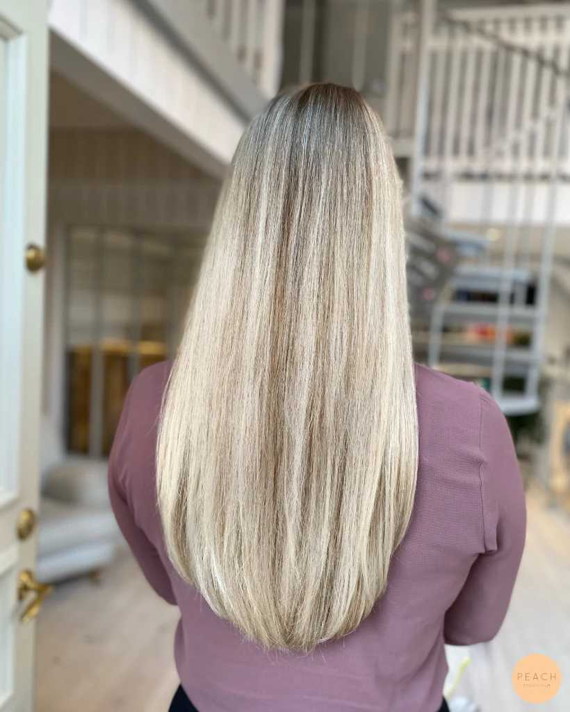 Soft blonde med ljusa slingor
