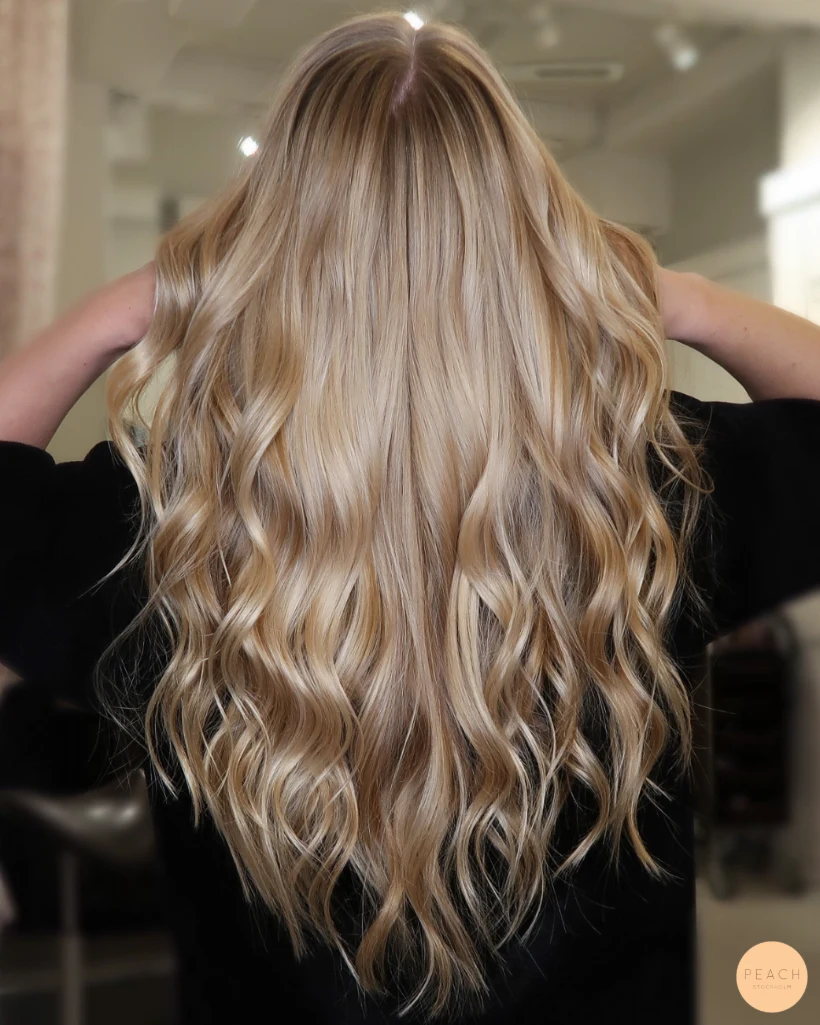 Beige blond hårfärg med varma toner