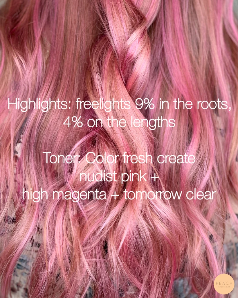 Rosa hårfärg med slingor och rosa toner