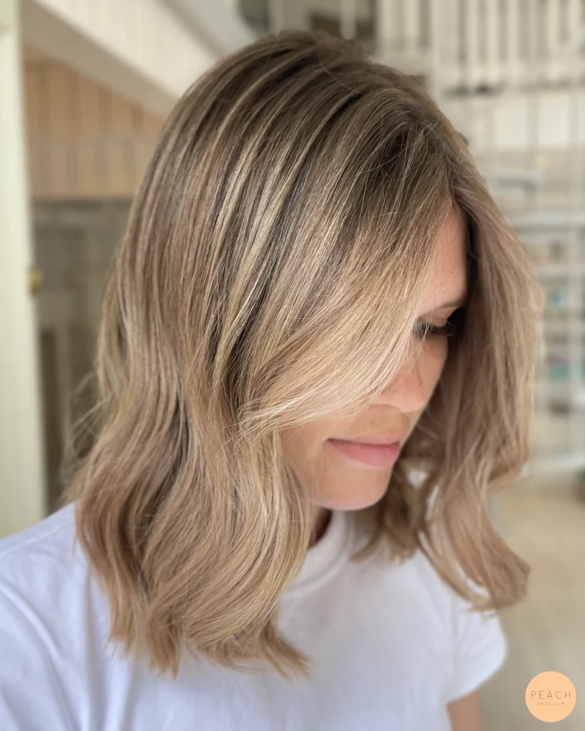 Mjuk bronde balayage med tunna slingor