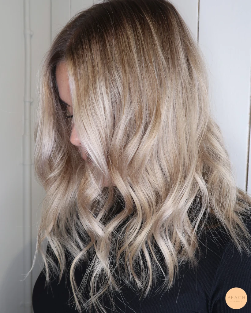 Kall blond hårfärg med rootshadow