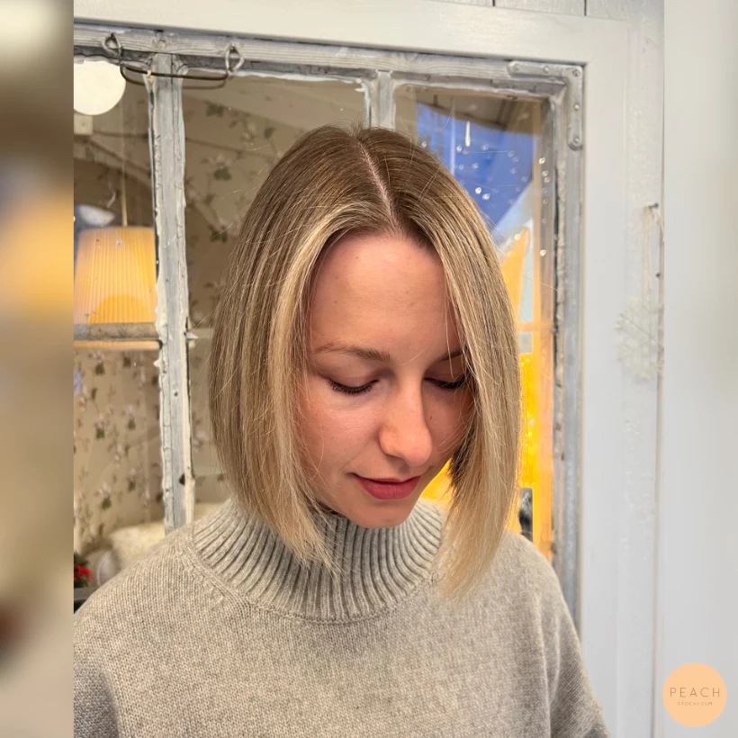 Beige soft balayage with moneypiece 🌟