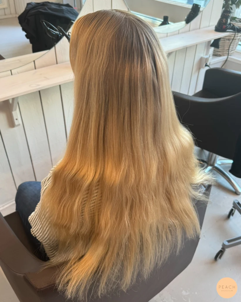 Ljusblonda slingor med fina babylights