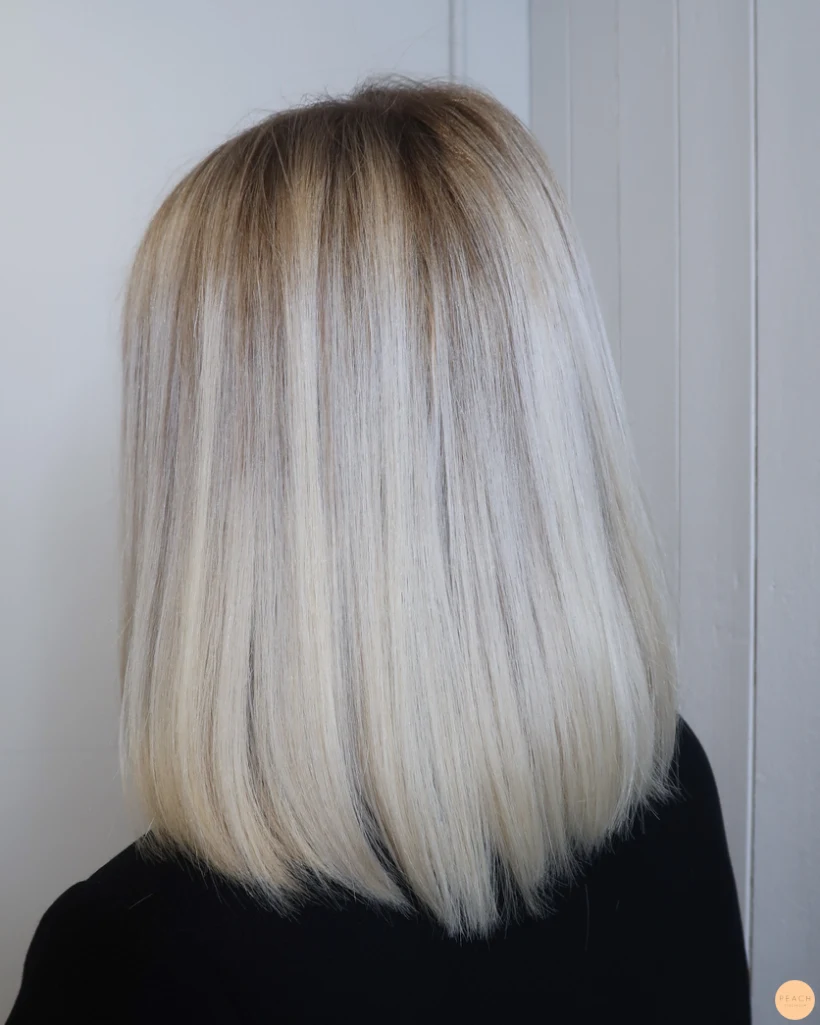 Kall blond hårfärg i lobb frisyr