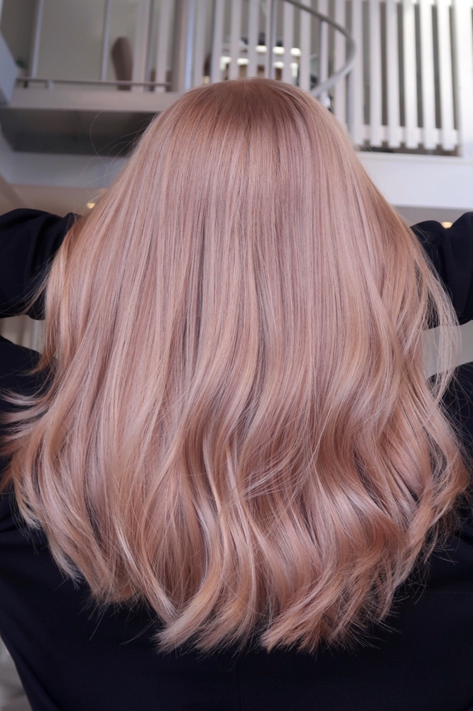 Strawberry blonde hårfärg