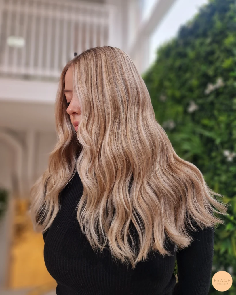 Beige blonde hair med extra glans