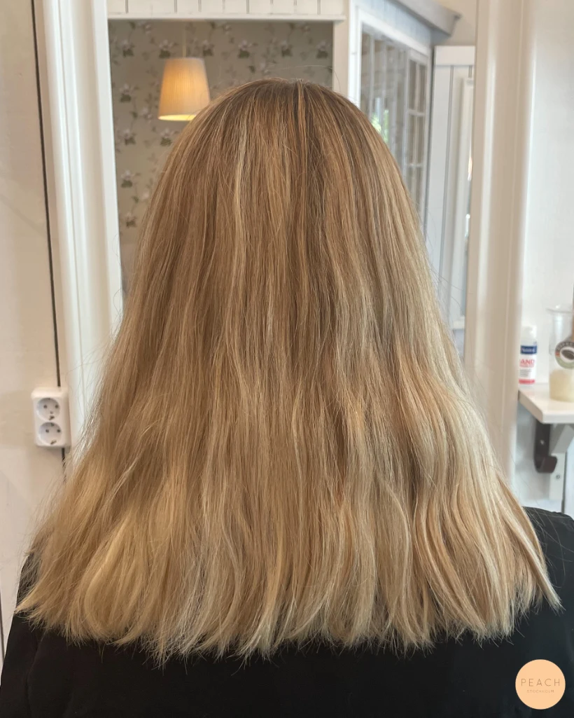 Beige blond uppfräschning efter sommaren
