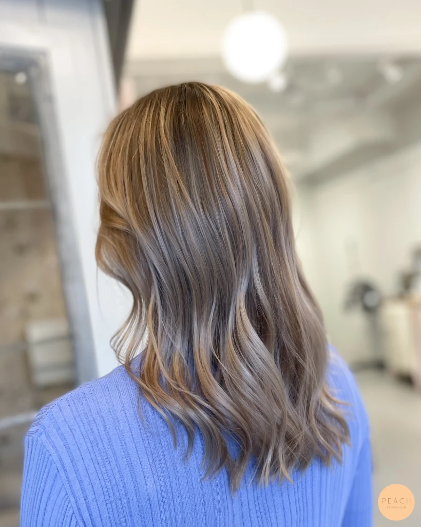 Höstig beige blond med babylights