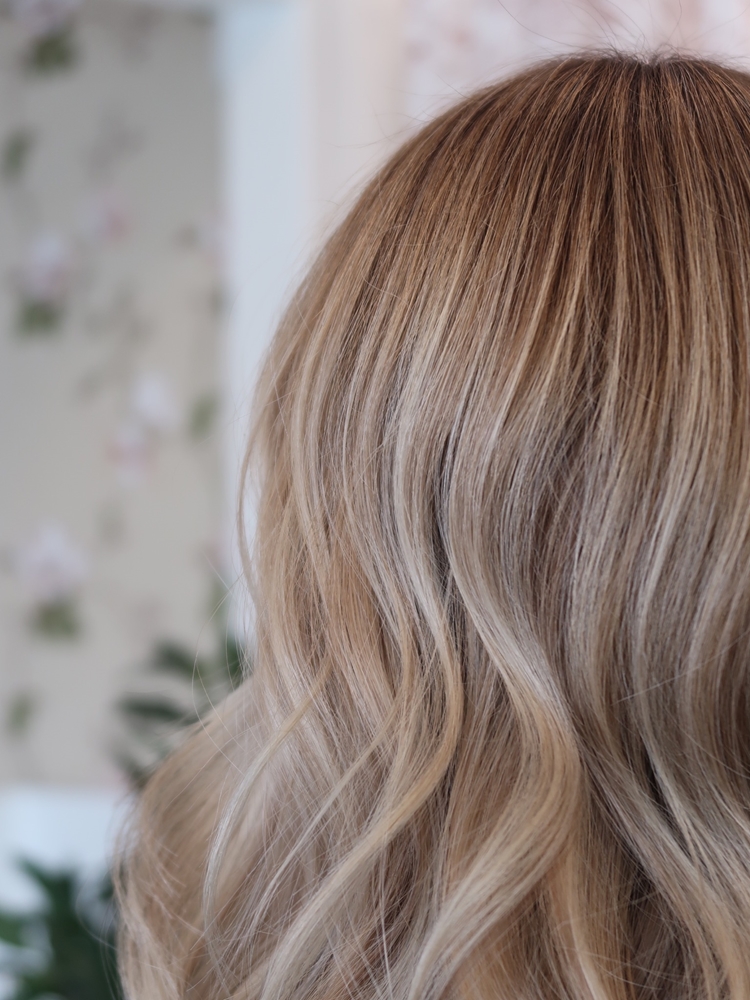 Soft balayage med mörka slingor