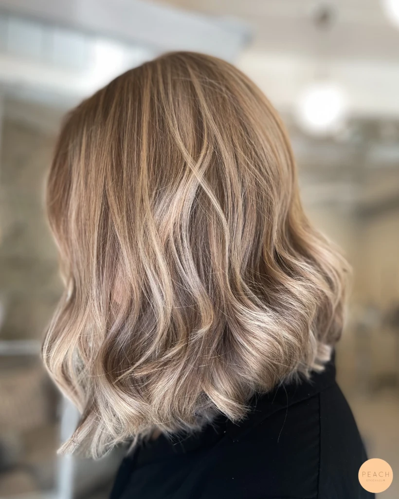 Beige blond uppfräschning efter sommaren