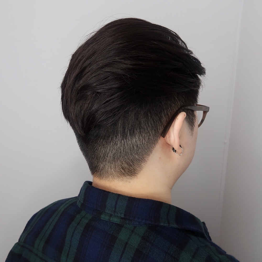 Kort frisyr med undercut