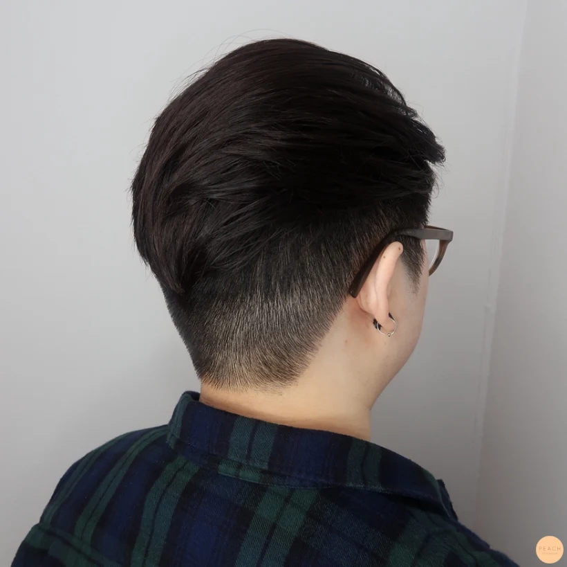 Kort frisyr med undercut