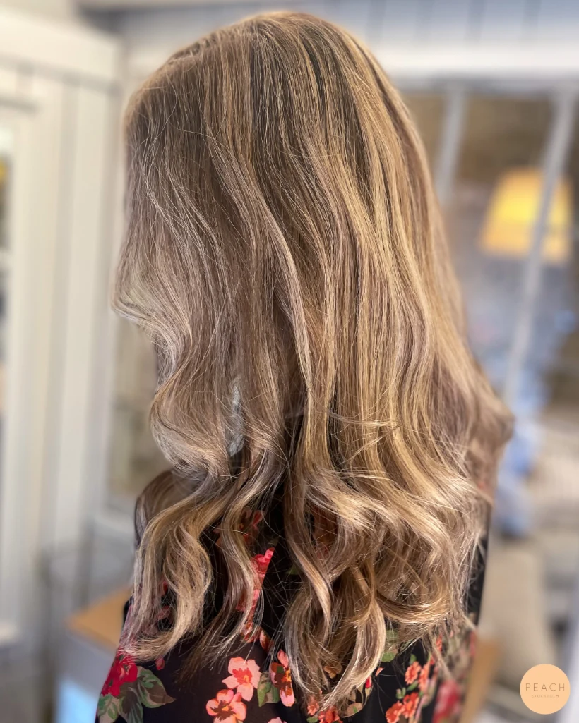 En kall beigeblond hårfärg