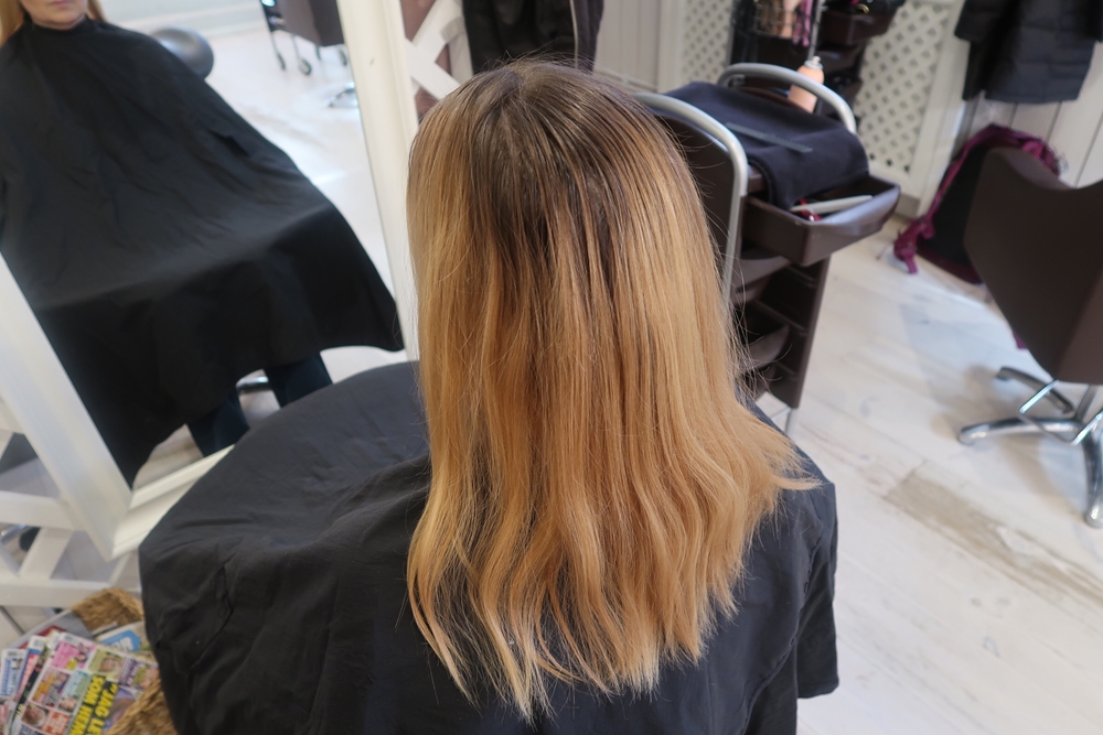 Blond lob hair
