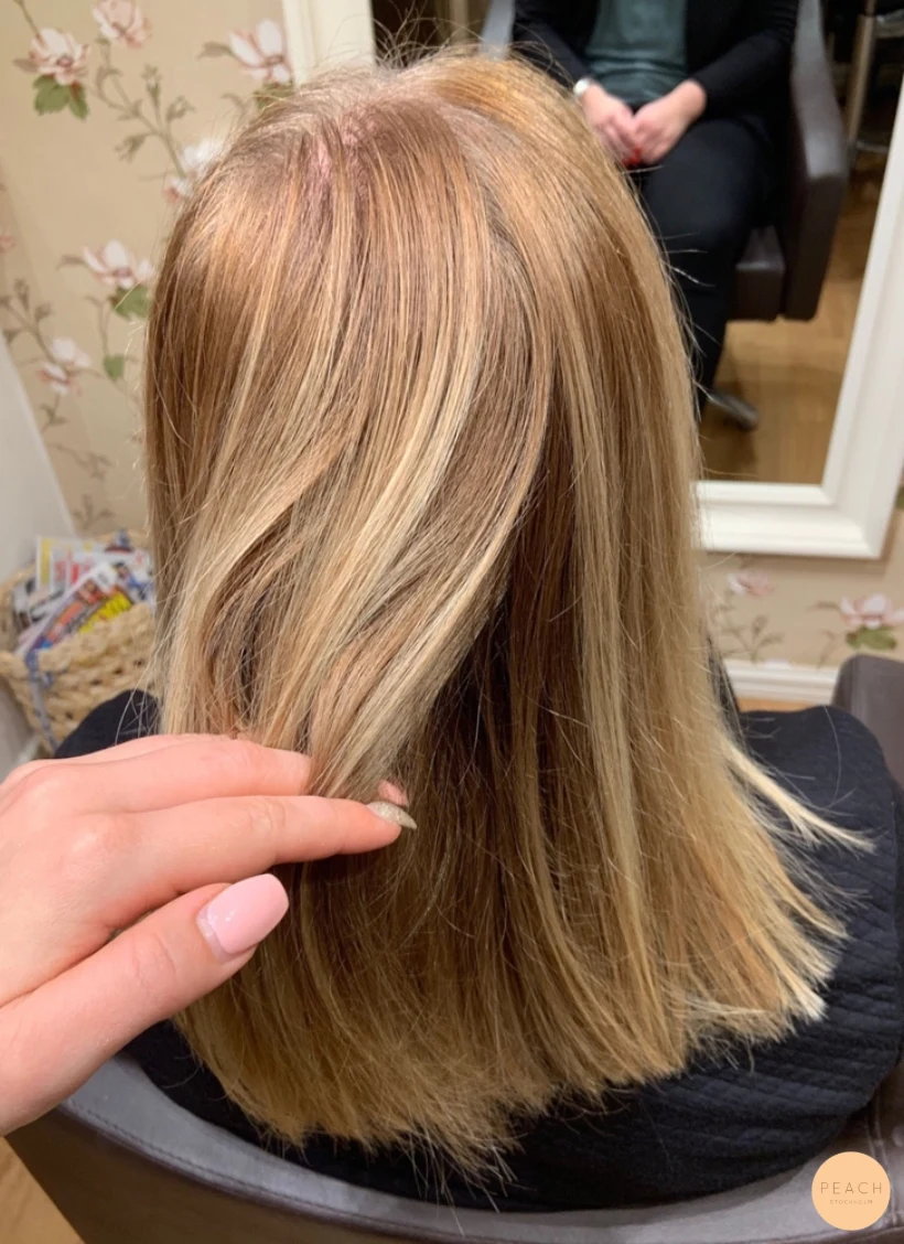 Ljusa slingor med mjuk root shadow