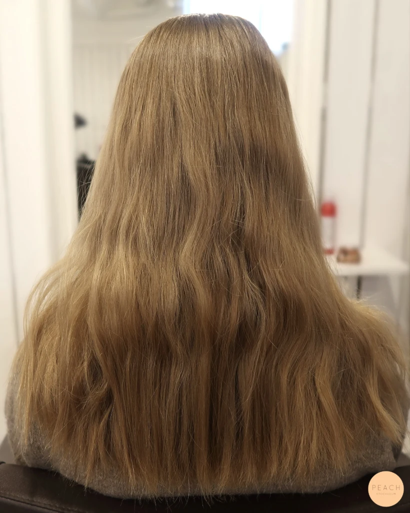 Från blond till brunett med mjuk root shadow