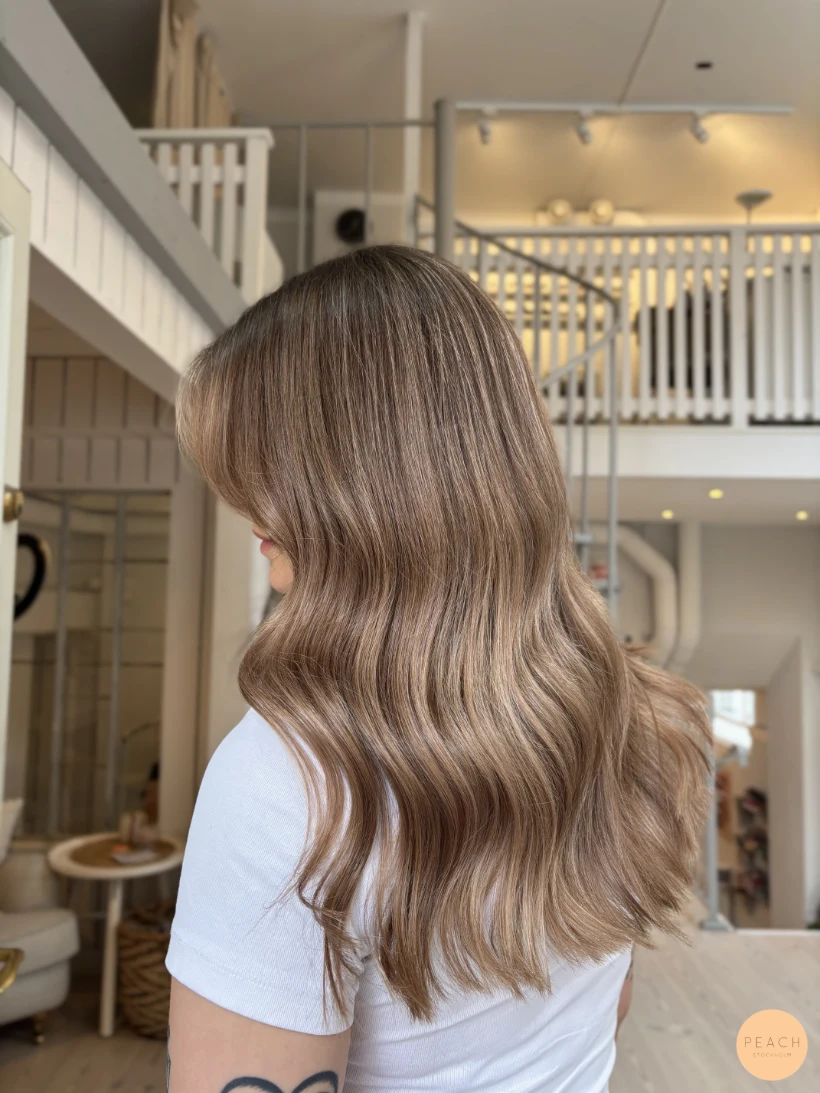 Bronde balayage med bevarad naturlig botten