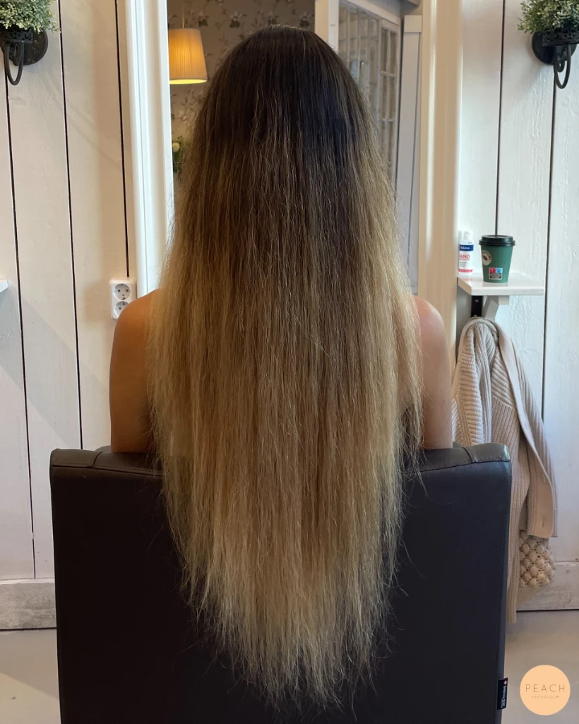 Kall blond balayage med mjuk root shadow