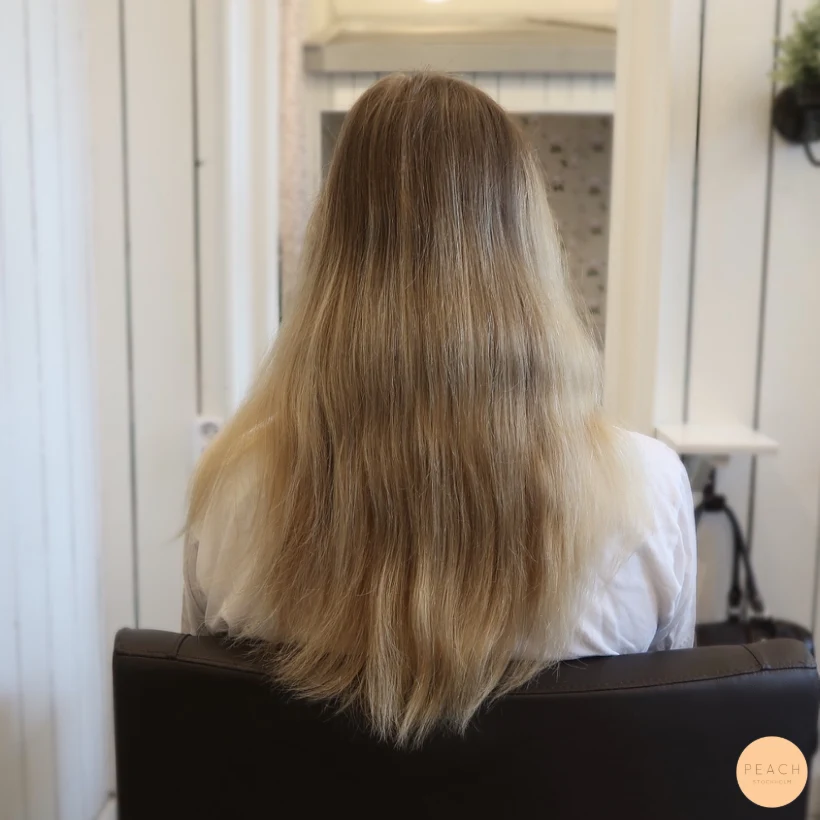 Kall blond hårfärg med highlights och lowlights