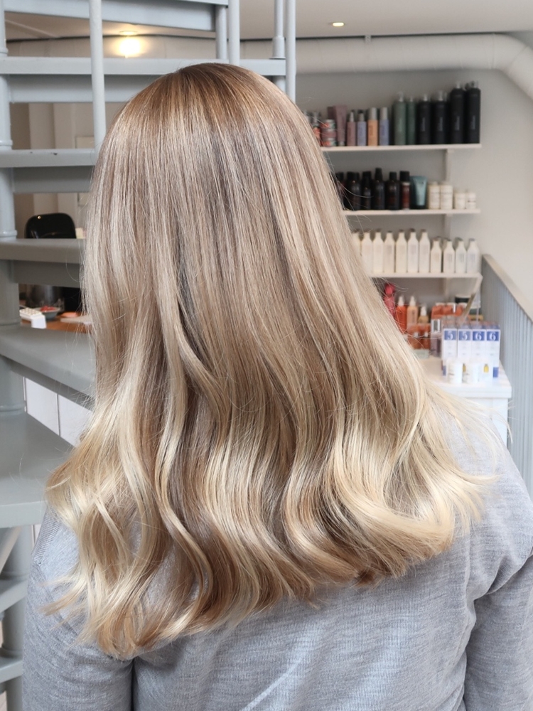 Slingor kall blond