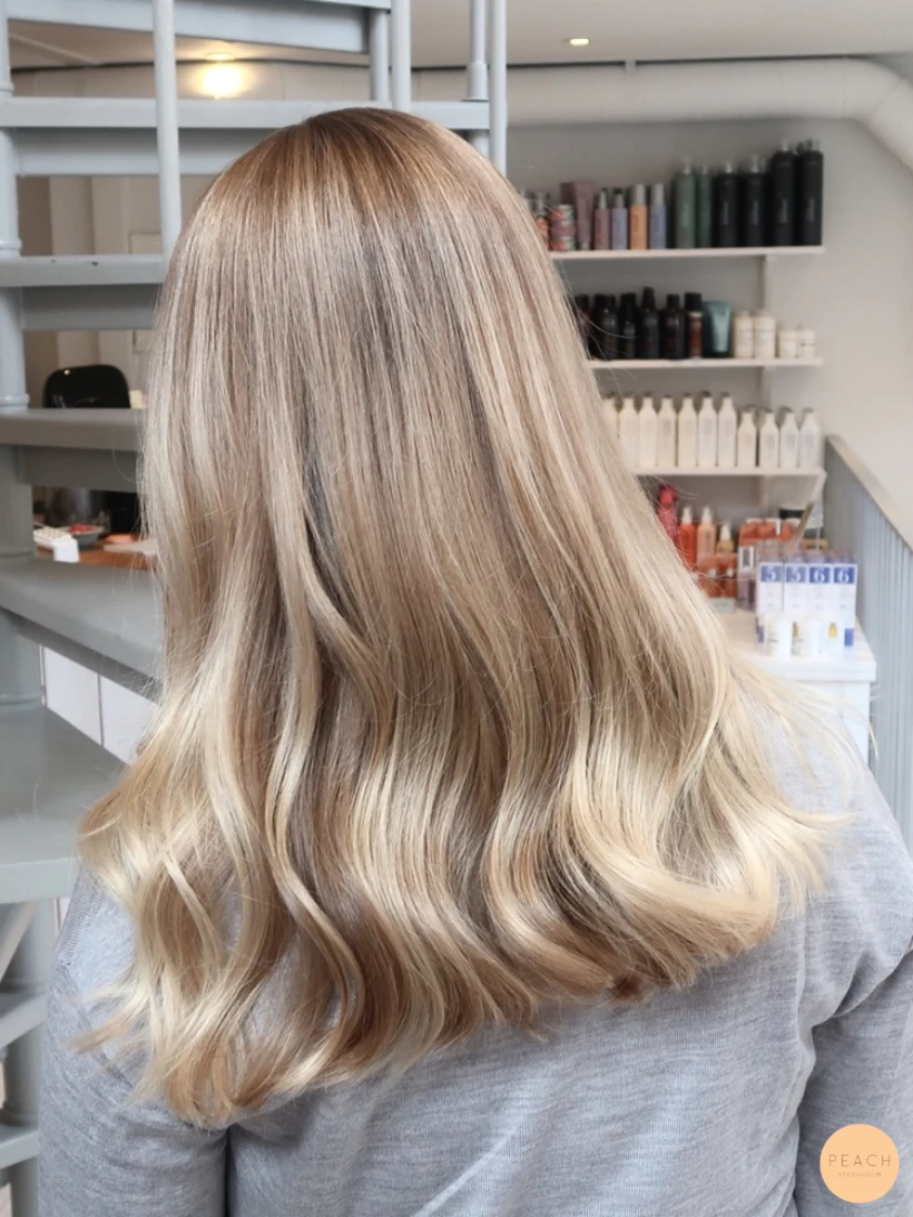 Slingor kall blond