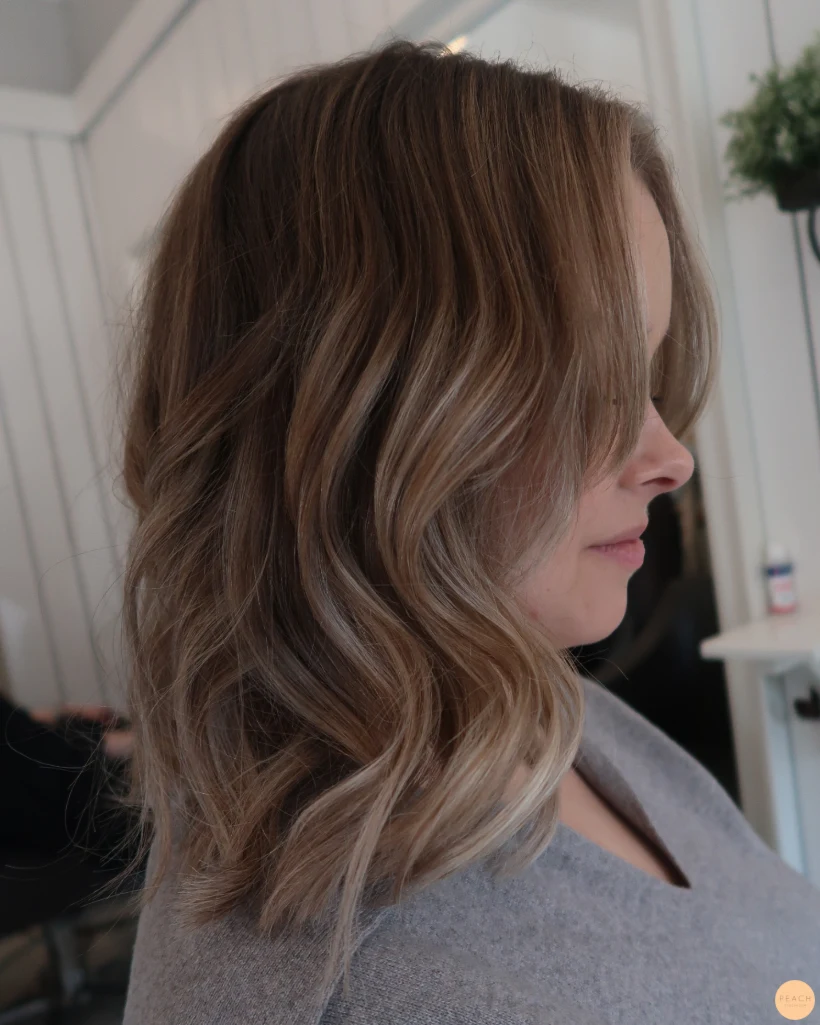 Balayageslingor och en beige nyansering 🌟
