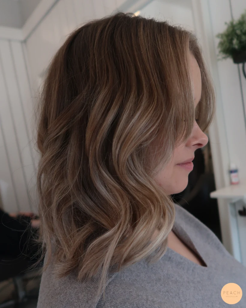 Balayageslingor och en beige nyansering 🌟