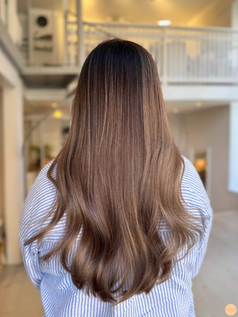 Mjuk balayage brun ljusa slingor