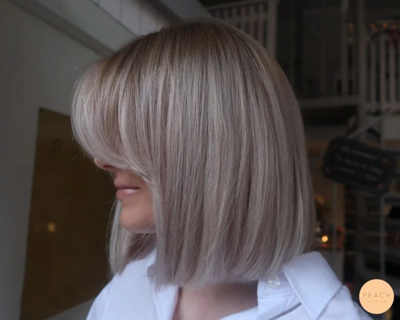 Klar blond hårfärg med gardinlugg