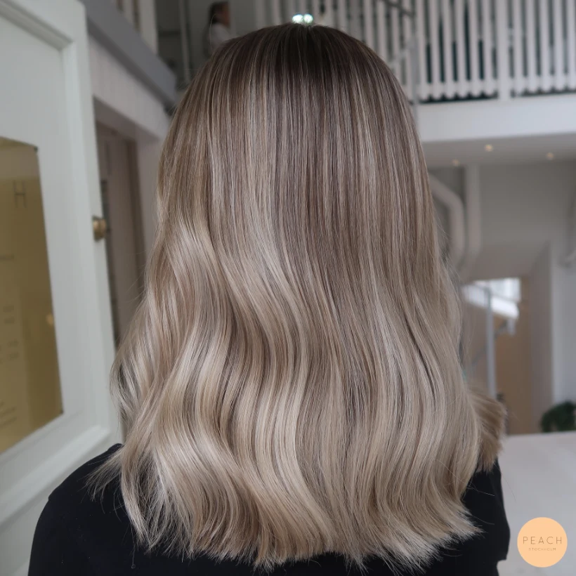 Soft balayage med krämig ton