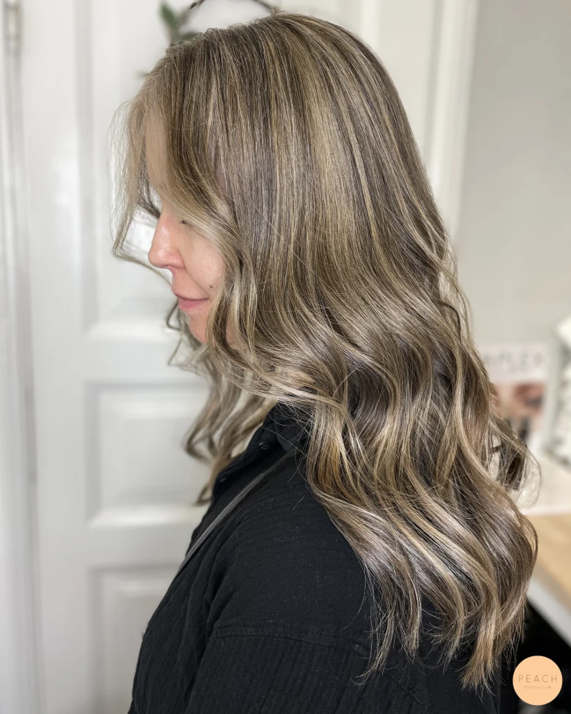 Cream blonde hair med mjuka teasylights