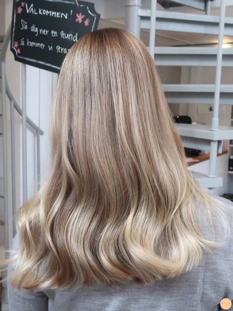 Slingor kall blond
